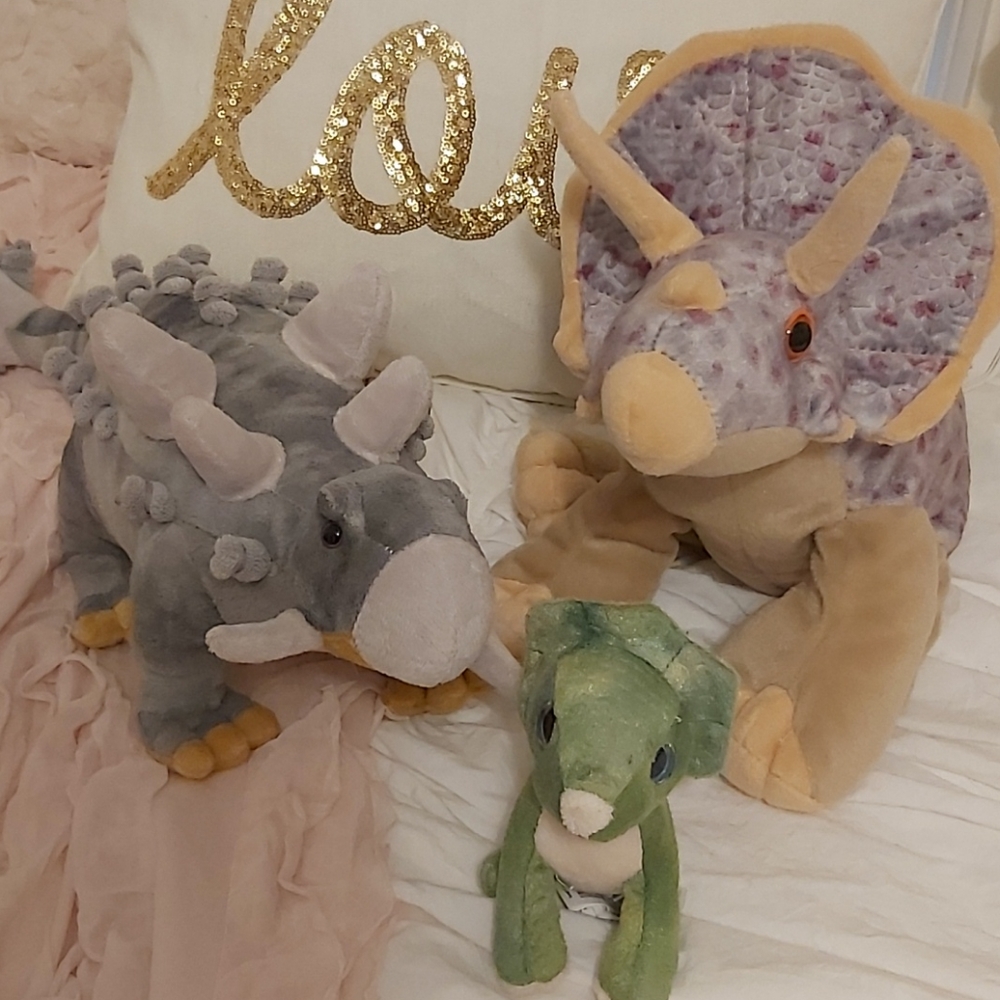 4 Dinosaur stuffed animals like new